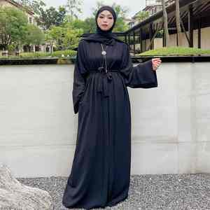 Abaya décontractée moderne bleu ciel pour femme, élégante et modeste, style Dubaï, légère, respirante, à manches longues, col bateau, longueur ras du sol - Product Image 2