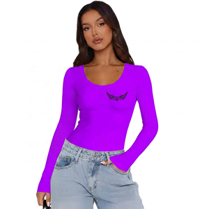 Haut blanc à manches longues pour femme, col rond, avec logo brodé sur le devant, respirant, en coton et élasthanne, coupe ajustée - Product Image 3