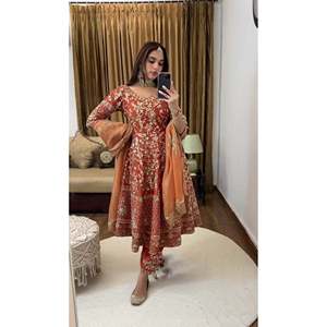 Robes de soirée styliste avec bas et robe élégante Dupatta - Product Image 1