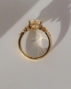 Anillo de Compromiso de Diamante Cultivado en Laboratorio de 2 Quilates y Oro de 18k, Anillo de Novia con Diamantes Laterales, Anillo Clásico de Lujo para Aniversario y Boda - Product Image 6