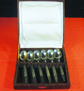 Juego de Cubiertos de Acero Inoxidable Sostenible, Color Plata Sólida, con Baño de Oro, Tenedores, Cucharas, para Té y Café, para Hotel y Restaurante, en Caja Espejo - Product Image 2