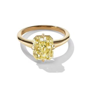 Bague de fiançailles solitaire 3 carats en diamant jaune fantaisie taille radiant cultivé en laboratoire, sertie de griffes en or, certifiée IGI, style vintage pour mariage - Product Image 3
