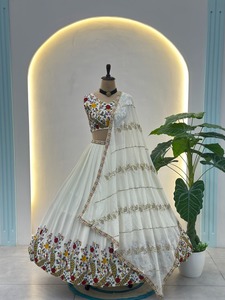 Ensemble de lehenga choli pour femmes de qualité supérieure avec broderie de paillettes pour les occasions de fête, les mariages et les occasions festives - Product Image 4