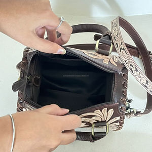 Sacs de voyage vintage en cuir véritable sculpté à la main, nouveau style boutique, motif floral, sac à bandoulière pour hommes et femmes - Product Image 6