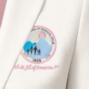 เสื้อเบลเซอร์สีขาวสำหรับผู้หญิง แขนยาว คอจีน ติดกระดุมเม็ดเดียว ทรงพอดีตัว สวมใส่สบาย เหมาะสำหรับทำงาน ระบายอากาศได้ดี - Product Image 5