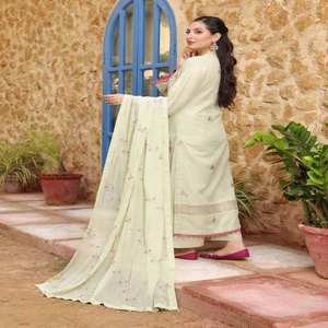 Venta al por mayor Original de marca Heavy Designer Maxi 3 piezas Karandi trajes de estilo largo indio y paquistaní Ropa para Niñas - Product Image 5