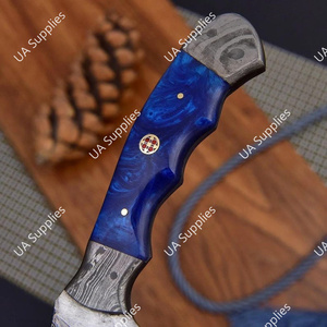 Couteau de Chef Professionnel à Fileter en Acier Damas 7 Pouces, Manche en Résine Full Tang Fait Main, Ergonomique, Ajustable, Très Tranchant - Product Image 3