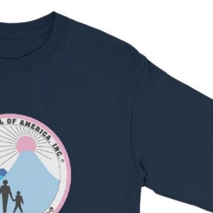 เสื้อยืดแขนยาว Jack and Jill Unisex Crest ผ้าเนื้อนุ่มพรีเมียม คอกลม สไตล์ลำลอง เสื้อยืดแบบสั่งทำได้ สำหรับใส่ทุกวัน ขายส่งเสื้อผ้า - Product Image 4