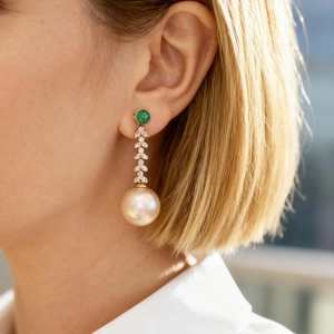 Pendientes de Perlas del Mar del Sur Doradas Naturales con Hojas de Esmeralda, Joyería Fina de Lujo Hecha a Mano, Regalo para Mujer - Product Image 2