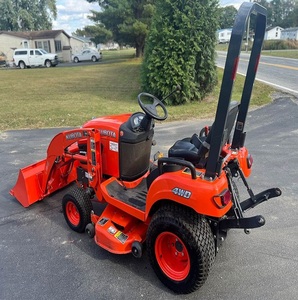 Achetez un tracteur agricole compact 4x4 Kubota BX1880 de 2020 en excellent état de marche, avec plateau de tonte, 18 ch, pour travaux agricoles. - Product Image 1
