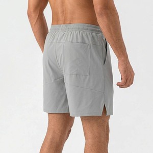 Pantalones Cortos Deportivos Personalizados para Hombre, Color Gris Claro, Cintura Elástica, Cordón Negro, para Gimnasio y Running, con Detalle de Paneles Cosidos - Product Image 6