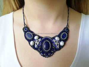 Collar de moda hecho a mano con cuentas de cristal brillantes Joyería elegante y ligera para fiestas y ocasiones especiales - Product Image 2