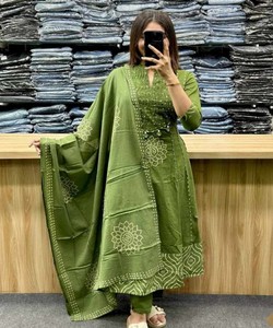 Salwar Kameez Tradicional de Algodón para Mujer, Verde, Largo hasta el Tobillo, Corte Regular, Estilo Informal para Fiestas, Estilo India Pakistán, SHAGUN 85301, Envío Rápido - Product Image 1