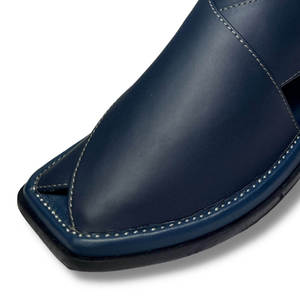 Zapatos Peshawari Chappal Kheri de Cuero Negro Charolado Premium para Hombre, Brillantes, Tradicionales para Bodas, Ajustables - Product Image 2