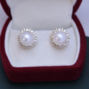 Boucles d'oreilles clous en argent S925, perles d'eau douce simples et élégantes, perles de 6 à 10 mm avec une forte brillance, parfaitement élégantes - Product Image 1