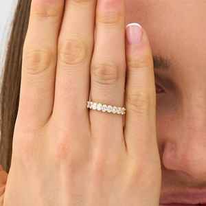 Anillo de promesa de media eternidad con diamante ovalado cultivado en laboratorio para mujer, oro macizo de 10K, regalo de compromiso para amantes. - Product Image 4