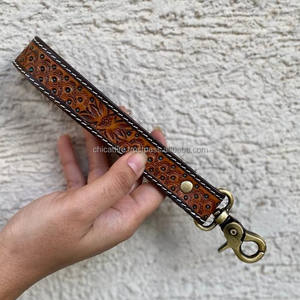 Nueva Llegada Mano Tooled Cuero Muñequera Llaveros En Relieve Estampado Floral Cuero Llaveros Tooled Accesorios de cuero Correas para llaves - Product Image 2