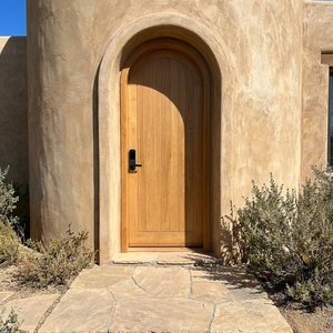 Porte intérieure traditionnelle en bois massif cintrée, finition décorative, battante manuelle, pour entrée - Product Image 6