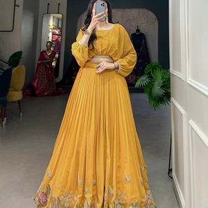 Collection de tenues traditionnelles Georgette Lehenga Choli avec des paillettes et des broderies au fil - Product Image 1