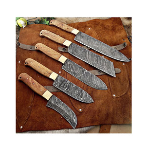 Ensemble de couteaux de cuisine en acier Damas, conçu pour les besoins culinaires, offrant une utilisation confortable et un design élégant - Product Image 4