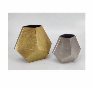 Hot Selling Modern Table Top Decorative Cast Aluminium Vase Antique Brass Two Tone Base & Top Metal Vases - Product Image 4