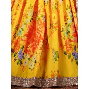 Ensemble Lehenga Choli en organza imprimé jaune pour femmes de grande taille - Product Image 1