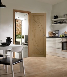 Puertas Interiores Modernas de Madera Maciza Ecológica con Marcos Precolgados, Decorativas para Sala de Estar y Baño, Fácil Instalación, Fábrica en Vietnam - Product Image 5
