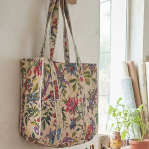Sac fourre-tout imprimé artisanal en coton pur - Sac de courses réutilisable écologique avec poches intérieures/extérieures et motifs floraux multiples - Product Image 1