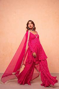 Conjunto de traje Sharara con peplum y estampado de lámina premium para mujer, Kurta de georgette de diseñador con Dupatta, atuendo étnico para bodas y fiestas. - Product Image 5
