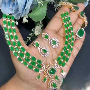 Ensemble collier et boucles d'oreilles classiques plaqués argent de qualité supérieure, élégant, pour les occasions de mariage et de fête - Product Image 2