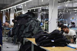 Short de gymnastique athlétique pour hommes Poches d'entraînement décontractées pour le basket-ball à séchage rapide Matériau peigné solide teint uni Taille moyenne Anti-rides - Product Image 6