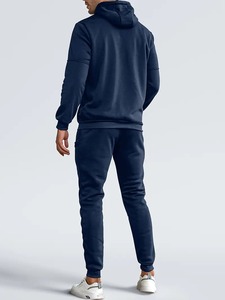 Chándal acampanado de corte holgado y a la moda, fabricado con material estructurado pero ligero para un estilo elegante y cómodo. - Product Image 6