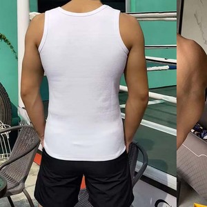 Camiseta sin mangas roja de punto para hombre, cuello redondo, logotipo bordado personalizado en la parte delantera, estilo casual, chaleco deportivo de verano de alta calidad para hombre - Product Image 3