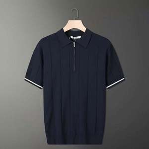 เสื้อโปโลถักสีขาวสำหรับผู้ชาย แขนสั้น แต่งขอบตัดกัน ทรงปกติ สวมใส่สบาย สีพื้น ผ้าฝ้าย - Product Image 3