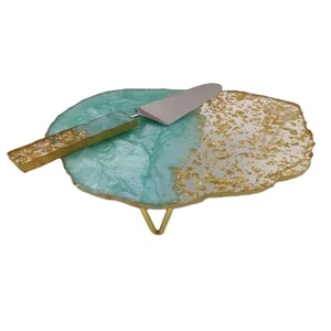 Support à gâteau en résine époxy artistique de qualité supérieure avec base en métal Plateau à dessert pour mariage Goûter Événements festifs et décoration intérieure - Product Image 1