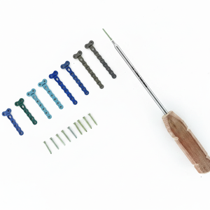 Juego de 69 Placas en T Veterinarias de 2.0mm con Bloqueo de 2 Orificios y Tornillos de Bloqueo de Titanio - Product Image 1