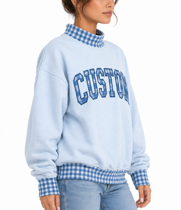 Sudadera personalizada para mujer con cuello simulado, mangas con patchwork de guinga, apliques de letras y hombros caídos de corte oversize - Product Image 4