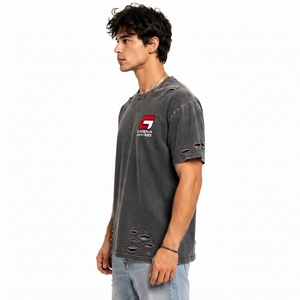 เสื้อยืดผู้ชายสไตล์ Distressed ขายดีที่สุด ผลิตจากโรงงานโดยตรง เนื้อผ้านุ่ม ระบายอากาศได้ดี สตรีทแวร์ พร้อมบริการเพิ่มแบรนด์ส่วนตัว - Product Image 5