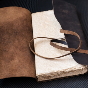 Diario de Cuero Recargable A5 Hecho a Mano Auténtico - Cuaderno de Dibujo Vintage con Papel de Borde Rústico para Caligrafía y Artistas - Product Image 2