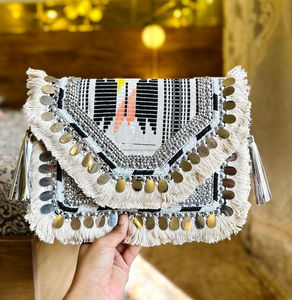 Mochilas étnicas artesanales Monederos Banjara vibrantes Bolsos de mano textiles étnicos Bolsos de moda nómada Bolso de mano tribal tradicional - Product Image 4