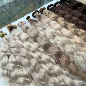 ต่อผมแบบเคราตินปลายผมตรงธรรมชาติ ผมหยักศก ราคาโรงงานขายส่ง สีบลอนด์เย็น สีน้ำตาล 50 ซม. ถึง 70 ซม. - Product Image 1