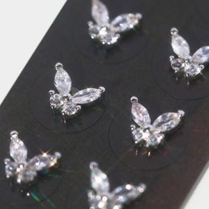 [W Island] WBL Glossy Muse Ear Acupressure Jewel Patch สติ๊กเกอร์ติดหูแบบใสลายดอกไม้ 24K โกลด์ - Product Image 2