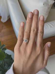 Anillo de Compromiso con Diamante Cultivado en Laboratorio, Corte Brillante Redondo de 5 Quilates, Oro Blanco de 18K, Certificado IGI - Product Image 3