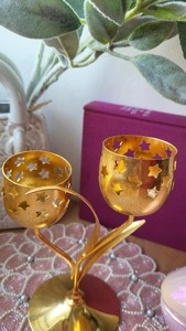 Candelabro de Diseño de 2 Pilares con Corte en Forma de Estrella, Soporte de Metal Dorado para Decoración de Fiestas y Eventos, para un Efecto de Iluminación Cálida - Product Image 4