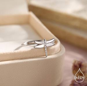 Anillo de Libélula en Plata de Ley, Talla Ajustable, Anillo de Animal, Joyería de Insecto Adorable, Anillo Inspirado en la Naturaleza - Product Image 4
