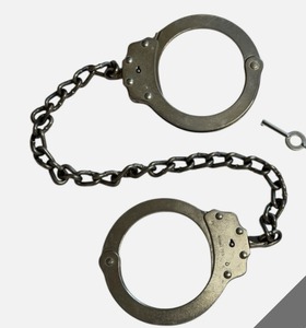 RARISSIME INC Manchettes en fer rondes sans nickel et sans plomb fabriquées en Inde - Product Image 1