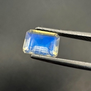 A K Gems Piedra Preciosa de Piedra Lunar Arcoíris de Fuego Azul Natural, Corte Redondo, 5mm-7mm, Encerada/Aceitada, para Fabricación de Joyas de Rajastán, con Efecto de Juego de Color - Product Image 1