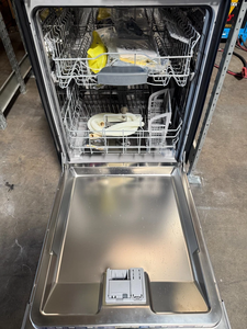 Lavavajillas empotrado Bosch SHE-3AR-7-5-UC de 24 pulgadas, serie 100, modelo de caja abierta con pantalla. - Product Image 3