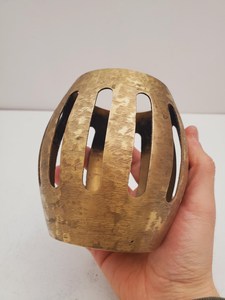 Lanterne porte-bougie en laiton de luxe faite à la main, design géométrique, résistante à la chaleur, décoration d'intérieur pour Noël UO - Product Image 1