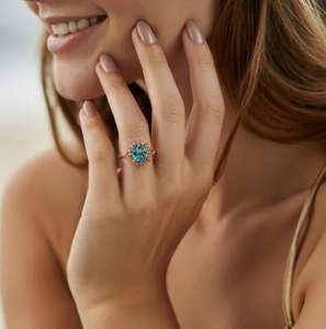 Anillo de Moissanita Azul Corte Princesa en Plata de Ley con Engaste de Puntas Chapado en Oro para Boda, Compromiso, Aniversario - Product Image 2